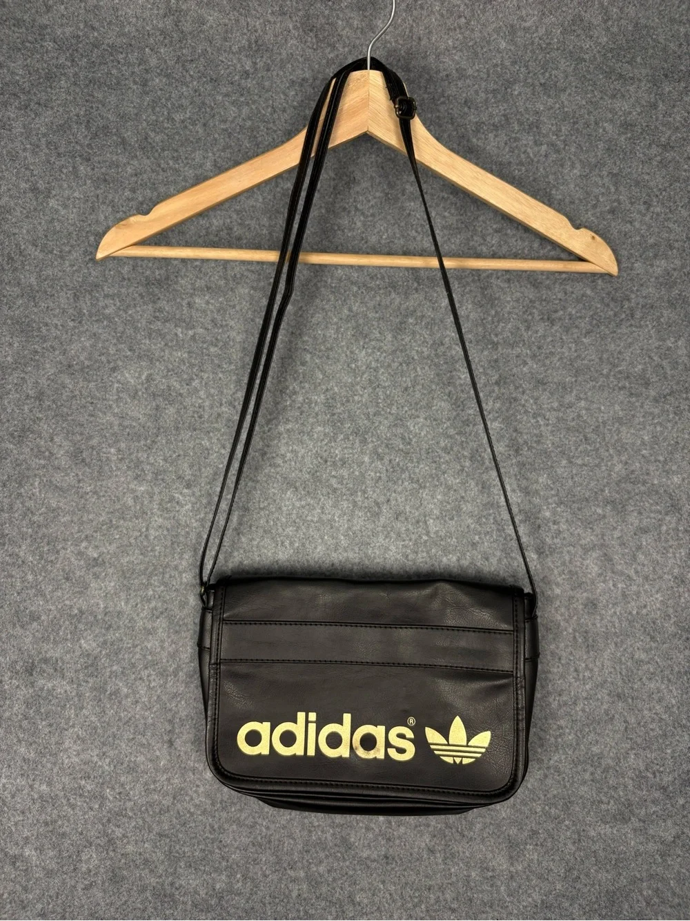 Adidas Originals Black Gold Trefoil Crossbody Messenger Bag Purse Y2K